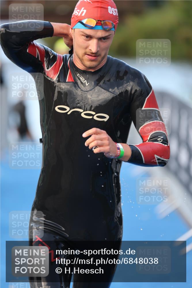 25.08.2024 - Elbe Triathlon Hamburg H.Heesch http://msf.ph/oto/6848038 25.08.2024 08:54:11 Schwimmen 207, 239 meine-sportfotos.de