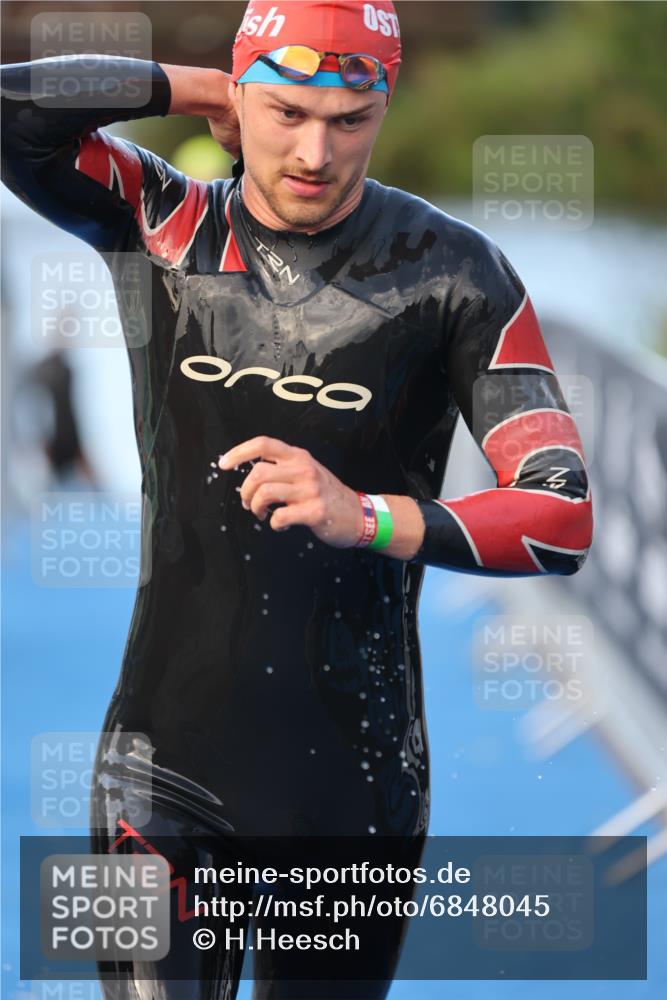 25.08.2024 - Elbe Triathlon Hamburg H.Heesch http://msf.ph/oto/6848045 25.08.2024 08:54:11 Schwimmen 207, 239 meine-sportfotos.de