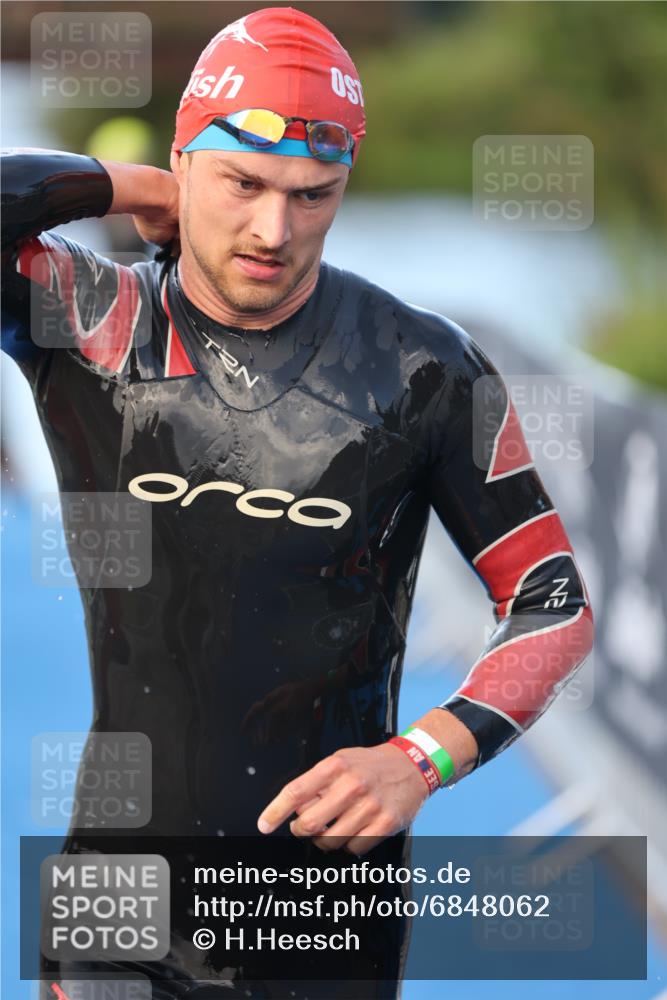 25.08.2024 - Elbe Triathlon Hamburg H.Heesch http://msf.ph/oto/6848062 25.08.2024 08:54:12 Schwimmen 207, 239 meine-sportfotos.de