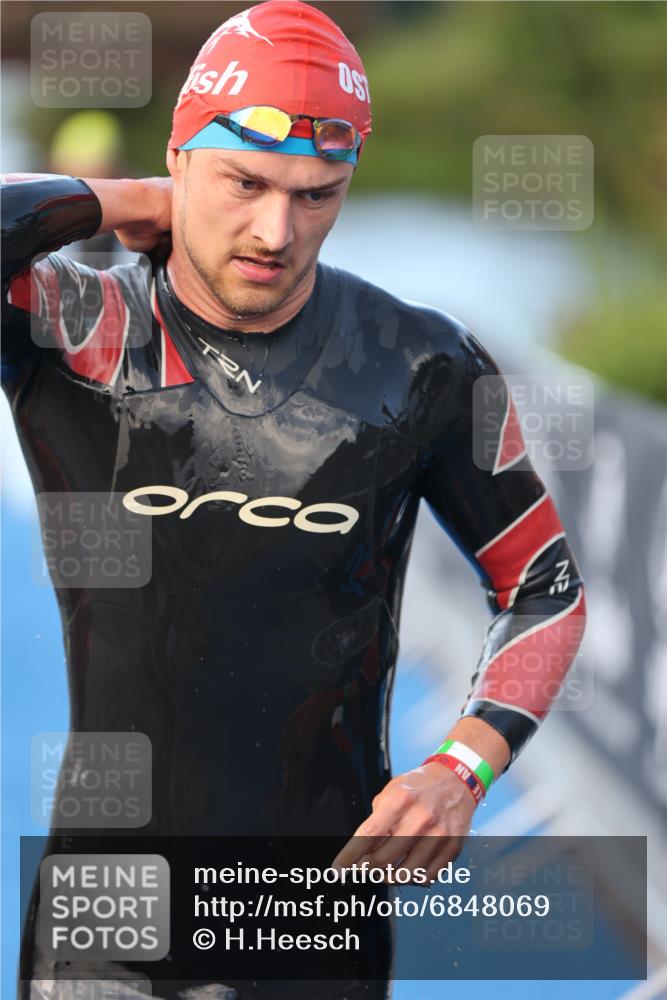 25.08.2024 - Elbe Triathlon Hamburg H.Heesch http://msf.ph/oto/6848069 25.08.2024 08:54:12 Schwimmen 207, 239 meine-sportfotos.de
