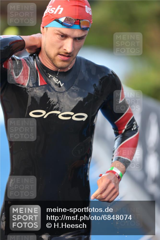 25.08.2024 - Elbe Triathlon Hamburg H.Heesch http://msf.ph/oto/6848074 25.08.2024 08:54:12 Schwimmen 207, 239 meine-sportfotos.de