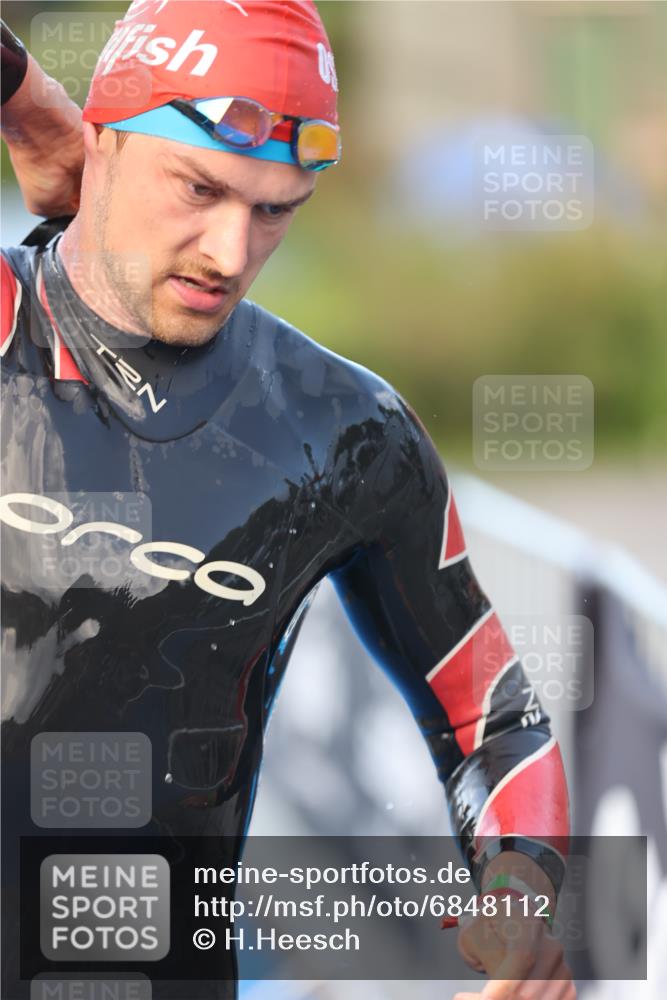 25.08.2024 - Elbe Triathlon Hamburg H.Heesch http://msf.ph/oto/6848112 25.08.2024 08:54:12 Schwimmen 207, 239 meine-sportfotos.de
