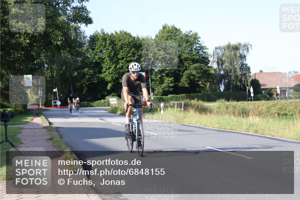25.08.2024 - Elbe Triathlon Hamburg Fuchs,  Jonas http://msf.ph/oto/6848155 25.08.2024 09:10:39 Radfahren 94, 222, 309, 122 meine-sportfotos.de