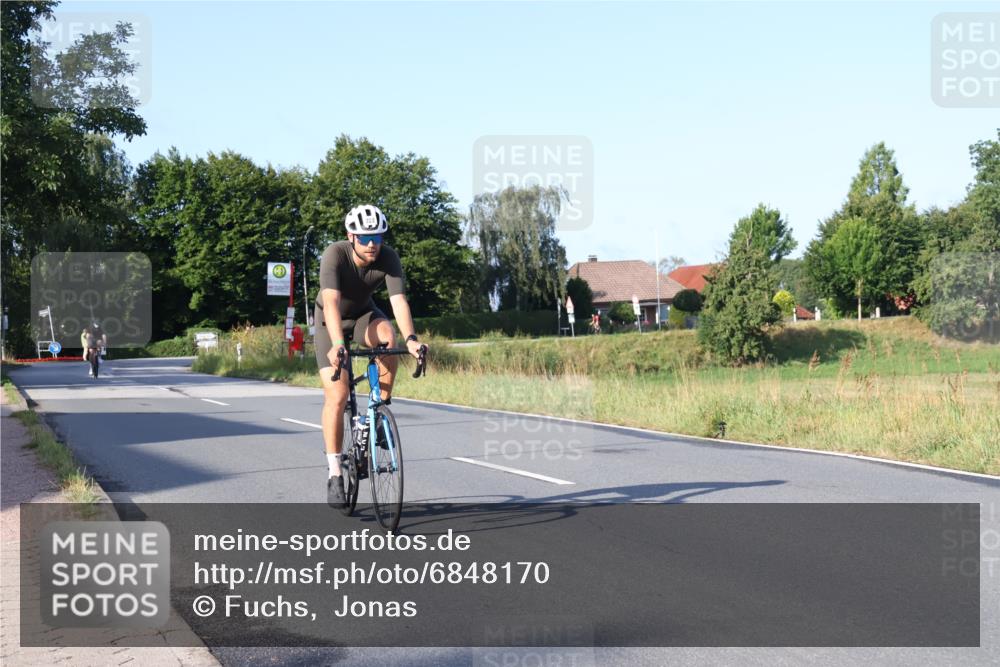 25.08.2024 - Elbe Triathlon Hamburg Fuchs,  Jonas http://msf.ph/oto/6848170 25.08.2024 09:10:39 Radfahren 94, 222, 309, 122 meine-sportfotos.de