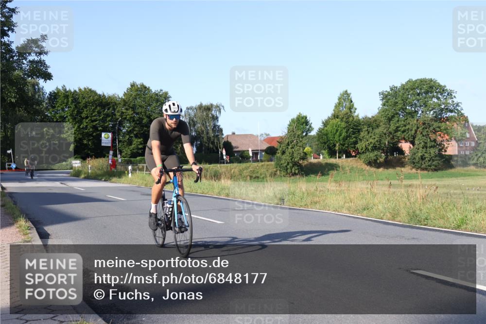 25.08.2024 - Elbe Triathlon Hamburg Fuchs,  Jonas http://msf.ph/oto/6848177 25.08.2024 09:10:39 Radfahren 94, 222, 309, 122 meine-sportfotos.de