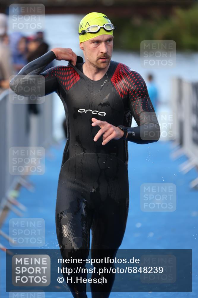 25.08.2024 - Elbe Triathlon Hamburg H.Heesch http://msf.ph/oto/6848239 25.08.2024 08:54:17 Schwimmen 207, 239 meine-sportfotos.de