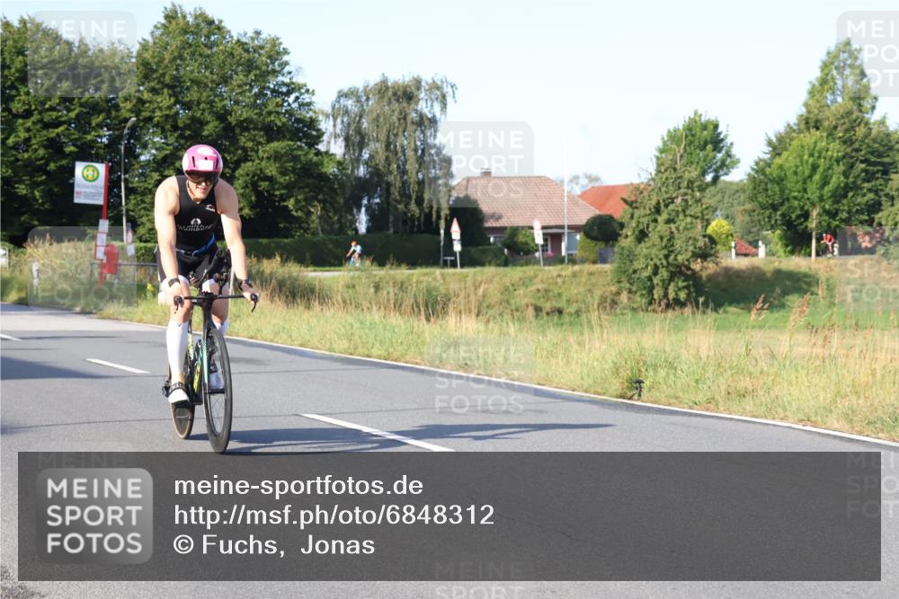 25.08.2024 - Elbe Triathlon Hamburg Fuchs,  Jonas http://msf.ph/oto/6848312 25.08.2024 09:10:46 Radfahren 309, 122, 74, 230, 77 meine-sportfotos.de