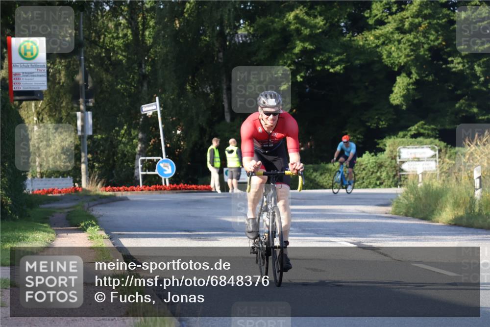 25.08.2024 - Elbe Triathlon Hamburg Fuchs,  Jonas http://msf.ph/oto/6848376 25.08.2024 09:10:50 Radfahren 122, 74, 230, 77 meine-sportfotos.de