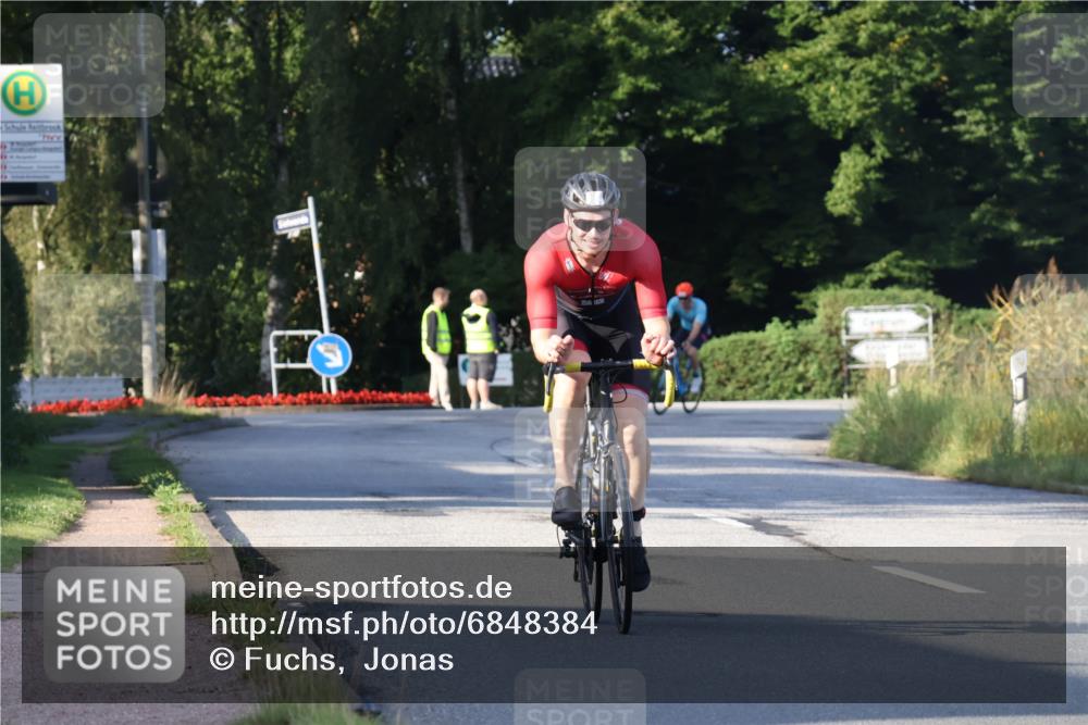 25.08.2024 - Elbe Triathlon Hamburg Fuchs,  Jonas http://msf.ph/oto/6848384 25.08.2024 09:10:50 Radfahren 122, 74, 230, 77 meine-sportfotos.de