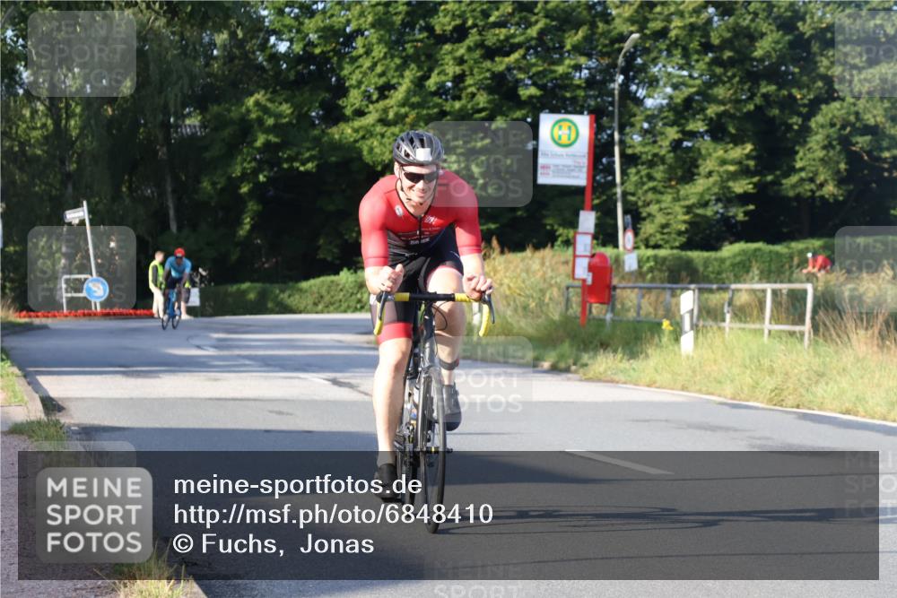 25.08.2024 - Elbe Triathlon Hamburg Fuchs,  Jonas http://msf.ph/oto/6848410 25.08.2024 09:10:51 Radfahren 74, 230, 77, 238, 97 meine-sportfotos.de