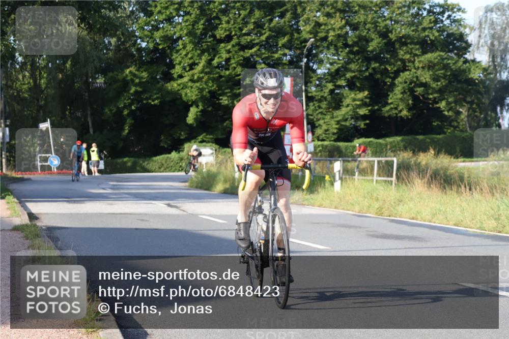 25.08.2024 - Elbe Triathlon Hamburg Fuchs,  Jonas http://msf.ph/oto/6848423 25.08.2024 09:10:51 Radfahren 74, 230, 77, 238, 97 meine-sportfotos.de