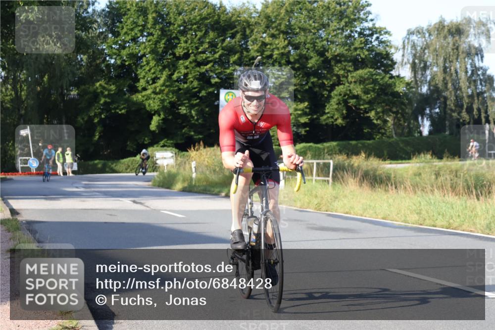 25.08.2024 - Elbe Triathlon Hamburg Fuchs,  Jonas http://msf.ph/oto/6848428 25.08.2024 09:10:51 Radfahren 74, 230, 77, 238, 97 meine-sportfotos.de