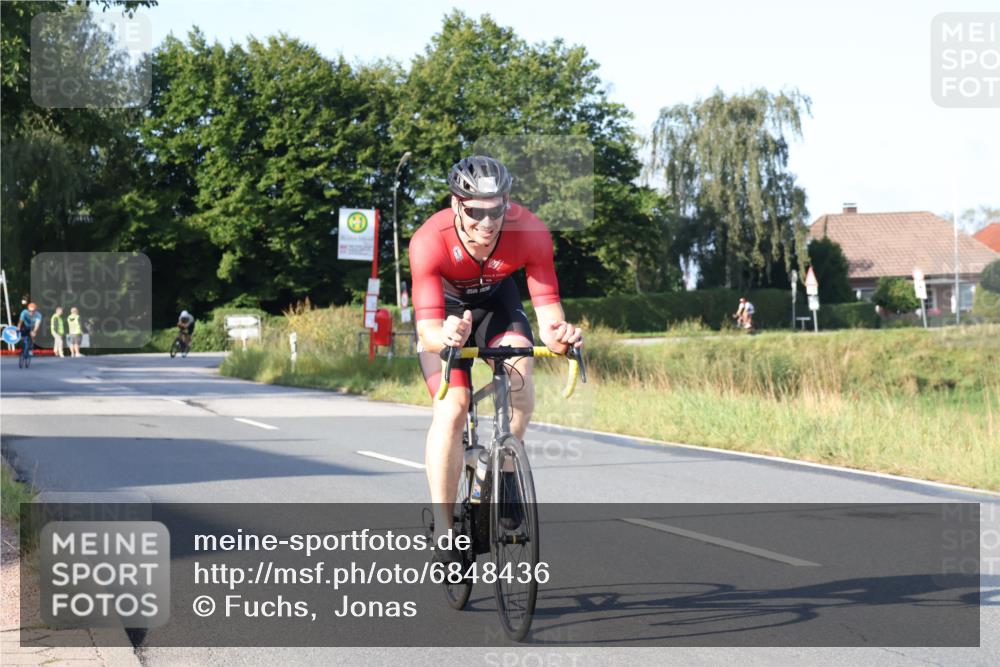 25.08.2024 - Elbe Triathlon Hamburg Fuchs,  Jonas http://msf.ph/oto/6848436 25.08.2024 09:10:52 Radfahren 74, 230, 77, 238, 97 meine-sportfotos.de
