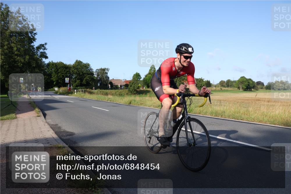 25.08.2024 - Elbe Triathlon Hamburg Fuchs,  Jonas http://msf.ph/oto/6848454 25.08.2024 09:10:52 Radfahren 74, 230, 77, 238, 97 meine-sportfotos.de