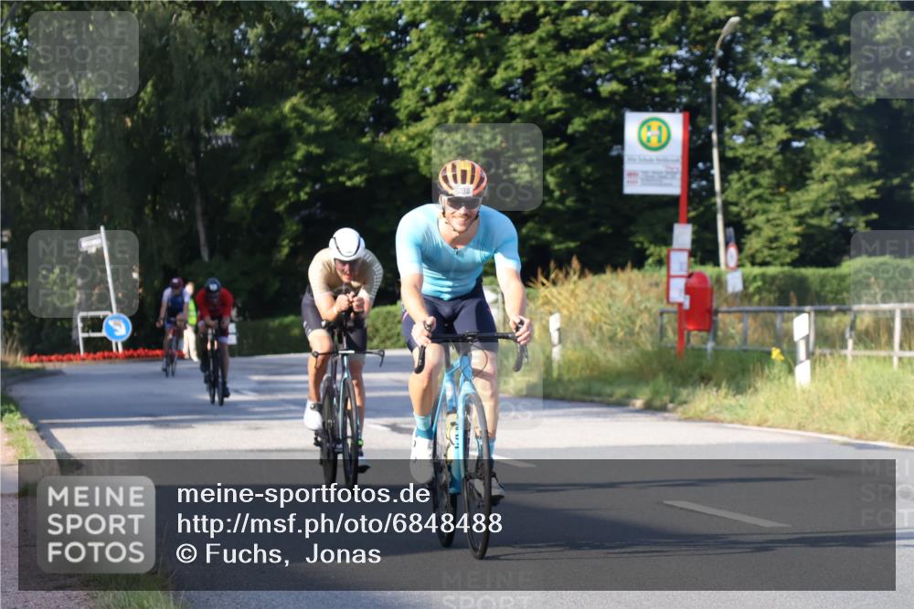 25.08.2024 - Elbe Triathlon Hamburg Fuchs,  Jonas http://msf.ph/oto/6848488 25.08.2024 09:10:57 Radfahren 77, 238, 97, 284, 210 meine-sportfotos.de