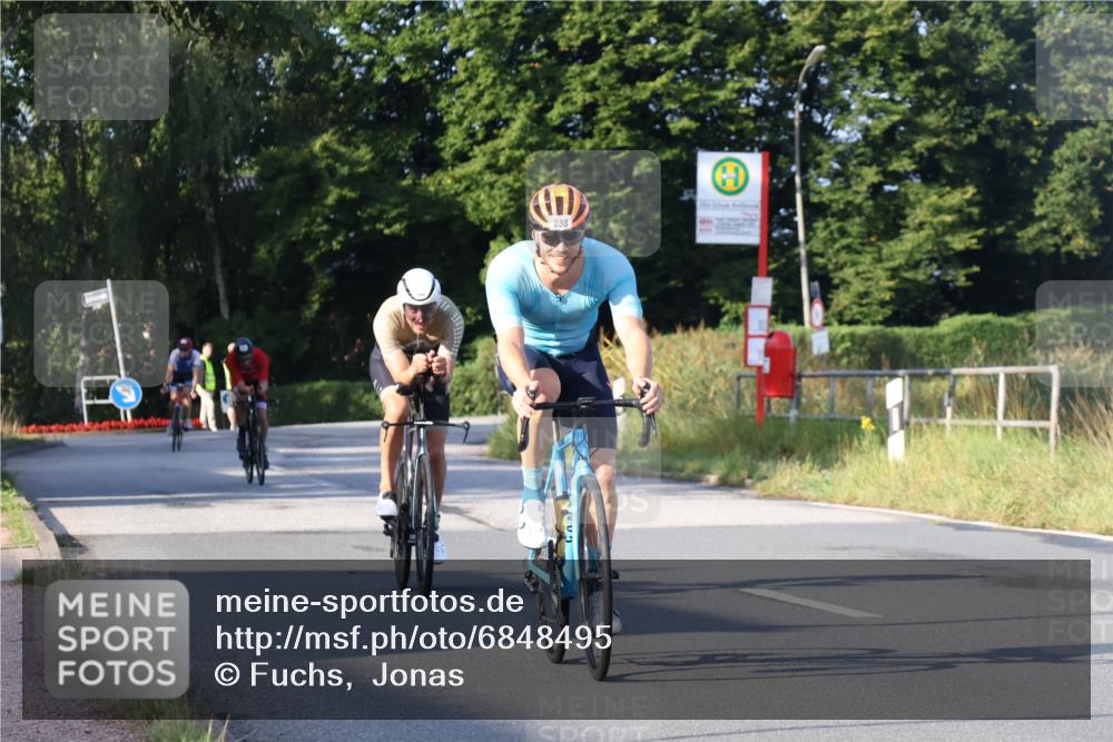 25.08.2024 - Elbe Triathlon Hamburg Fuchs,  Jonas http://msf.ph/oto/6848495 25.08.2024 09:10:57 Radfahren 77, 238, 97, 284, 210 meine-sportfotos.de