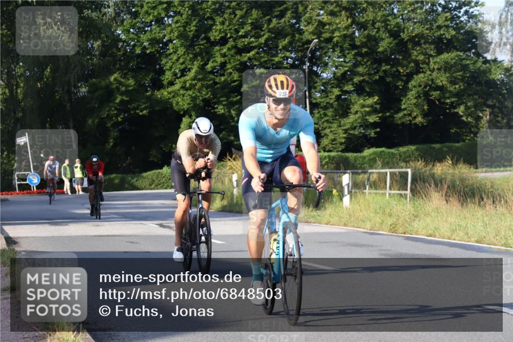 25.08.2024 - Elbe Triathlon Hamburg Fuchs,  Jonas http://msf.ph/oto/6848503 25.08.2024 09:10:57 Radfahren 77, 238, 97, 284, 210 meine-sportfotos.de
