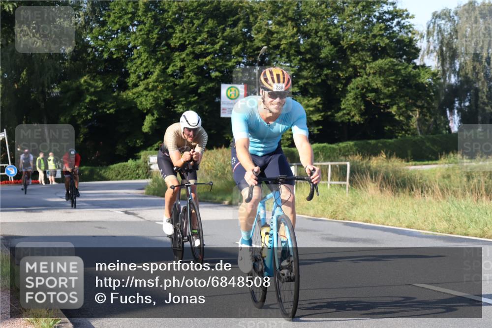 25.08.2024 - Elbe Triathlon Hamburg Fuchs,  Jonas http://msf.ph/oto/6848508 25.08.2024 09:10:58 Radfahren 238, 97, 284, 210 meine-sportfotos.de