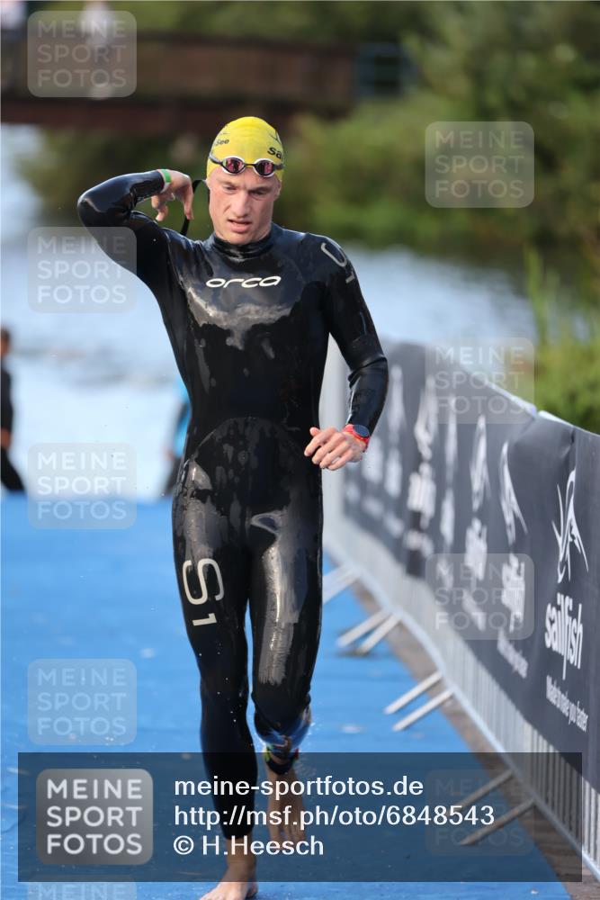 25.08.2024 - Elbe Triathlon Hamburg H.Heesch http://msf.ph/oto/6848543 25.08.2024 08:54:56 Schwimmen 229, 296 meine-sportfotos.de
