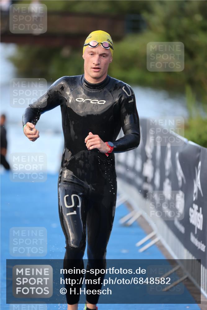 25.08.2024 - Elbe Triathlon Hamburg H.Heesch http://msf.ph/oto/6848582 25.08.2024 08:54:56 Schwimmen 229, 296 meine-sportfotos.de