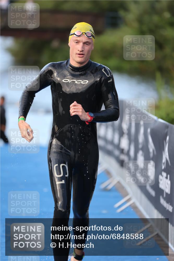 25.08.2024 - Elbe Triathlon Hamburg H.Heesch http://msf.ph/oto/6848588 25.08.2024 08:54:56 Schwimmen 229, 296 meine-sportfotos.de