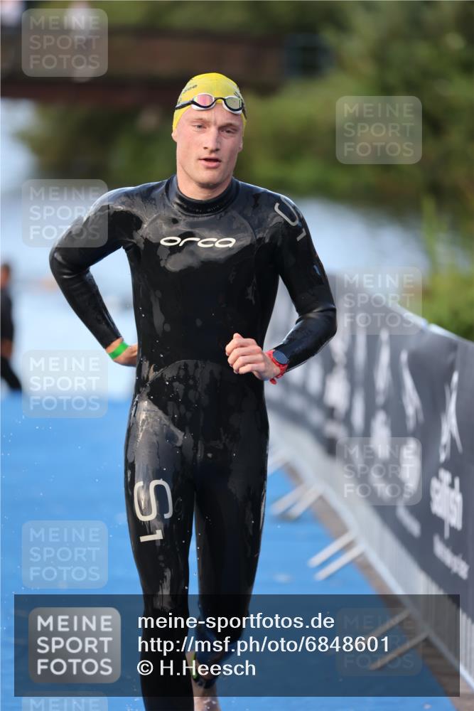 25.08.2024 - Elbe Triathlon Hamburg H.Heesch http://msf.ph/oto/6848601 25.08.2024 08:54:56 Schwimmen 229, 296 meine-sportfotos.de