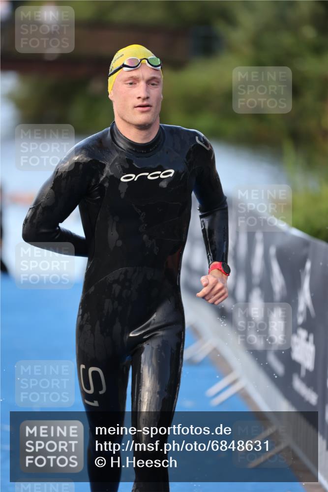 25.08.2024 - Elbe Triathlon Hamburg H.Heesch http://msf.ph/oto/6848631 25.08.2024 08:54:56 Schwimmen 229, 296 meine-sportfotos.de
