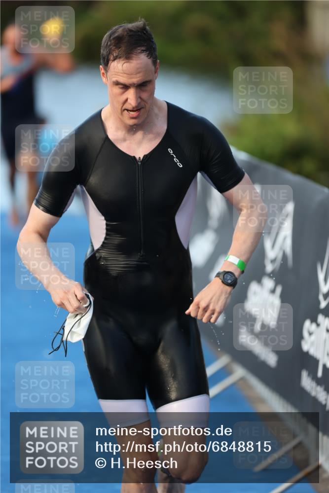 25.08.2024 - Elbe Triathlon Hamburg H.Heesch http://msf.ph/oto/6848815 25.08.2024 08:55:16 Schwimmen 262, 296 meine-sportfotos.de