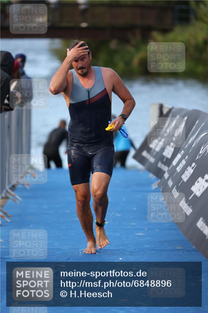 25.08.2024 - Elbe Triathlon Hamburg H.Heesch http://msf.ph/oto/6848896 25.08.2024 08:55:19 Schwimmen 262, 296 meine-sportfotos.de