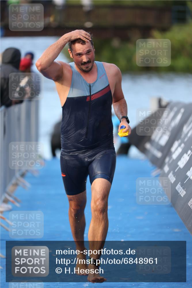25.08.2024 - Elbe Triathlon Hamburg H.Heesch http://msf.ph/oto/6848961 25.08.2024 08:55:19 Schwimmen 262, 296 meine-sportfotos.de