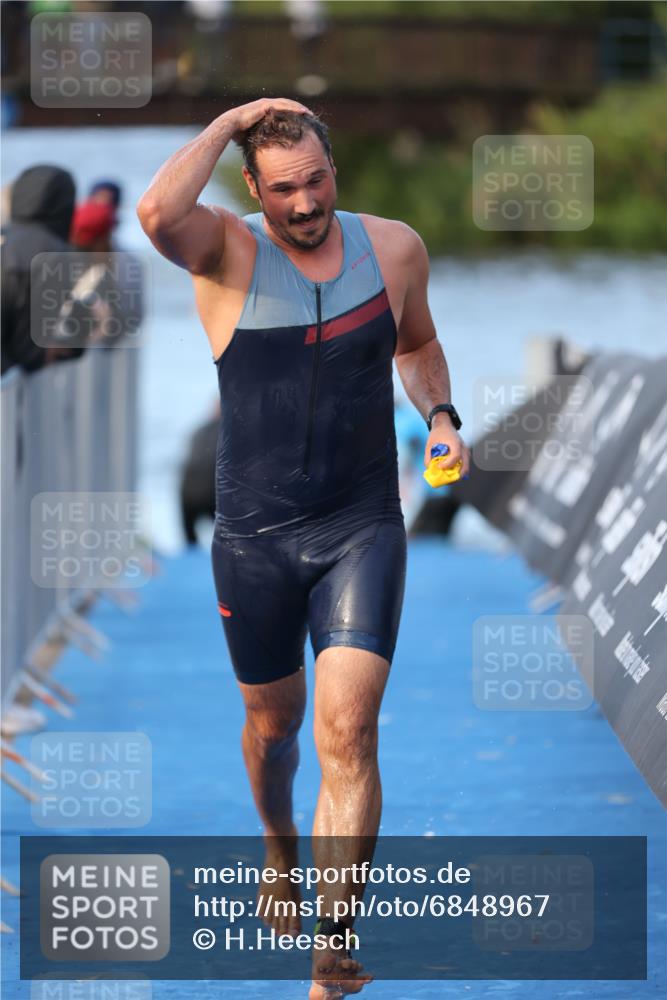 25.08.2024 - Elbe Triathlon Hamburg H.Heesch http://msf.ph/oto/6848967 25.08.2024 08:55:19 Schwimmen 262, 296 meine-sportfotos.de