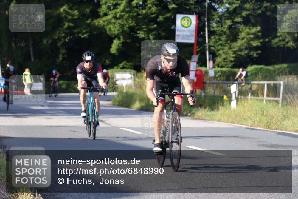 25.08.2024 - Elbe Triathlon Hamburg Fuchs,  Jonas http://msf.ph/oto/6848990 25.08.2024 09:11:35 Radfahren 282, 61, 293, 193, 87, 52 meine-sportfotos.de