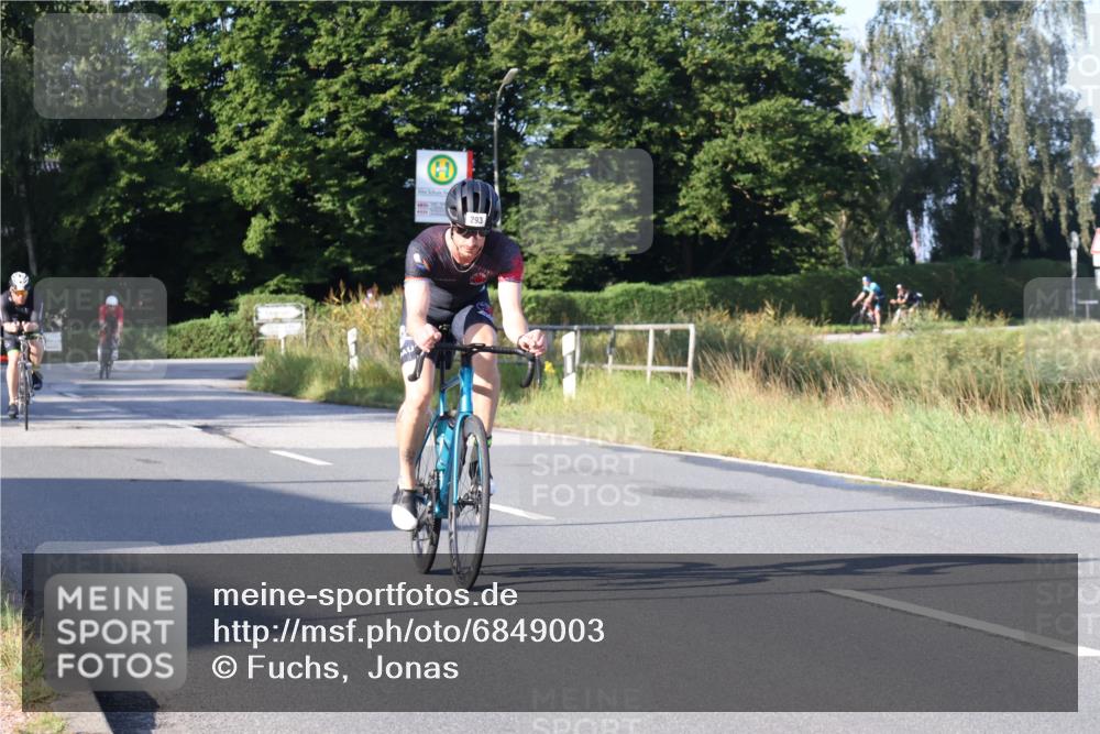 25.08.2024 - Elbe Triathlon Hamburg Fuchs,  Jonas http://msf.ph/oto/6849003 25.08.2024 09:11:36 Radfahren 282, 61, 293, 193, 87, 52 meine-sportfotos.de
