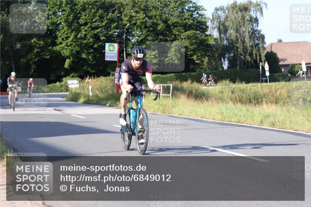 25.08.2024 - Elbe Triathlon Hamburg Fuchs,  Jonas http://msf.ph/oto/6849012 25.08.2024 09:11:36 Radfahren 282, 61, 293, 193, 87, 52 meine-sportfotos.de