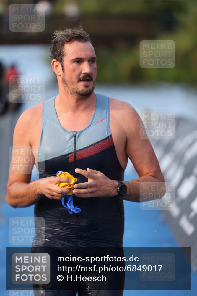 25.08.2024 - Elbe Triathlon Hamburg H.Heesch http://msf.ph/oto/6849017 25.08.2024 08:55:20 Schwimmen 262, 296 meine-sportfotos.de