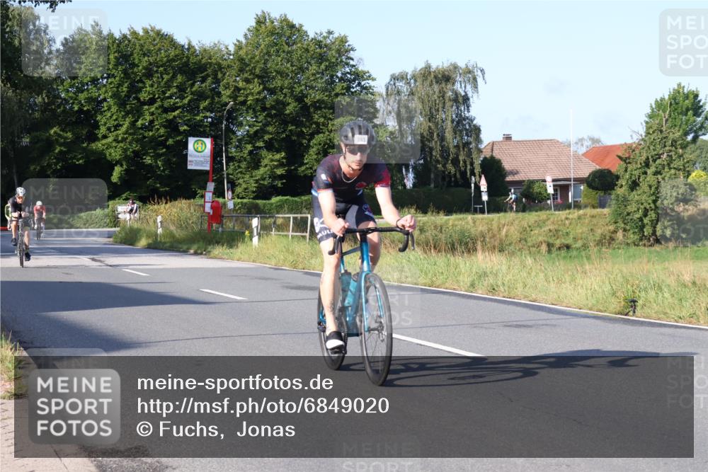25.08.2024 - Elbe Triathlon Hamburg Fuchs,  Jonas http://msf.ph/oto/6849020 25.08.2024 09:11:36 Radfahren 282, 61, 293, 193, 87, 52 meine-sportfotos.de