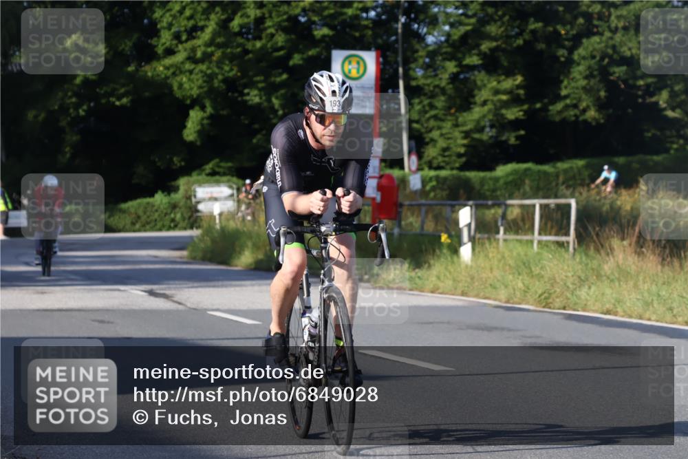 25.08.2024 - Elbe Triathlon Hamburg Fuchs,  Jonas http://msf.ph/oto/6849028 25.08.2024 09:11:38 Radfahren 282, 61, 293, 193, 87, 52 meine-sportfotos.de