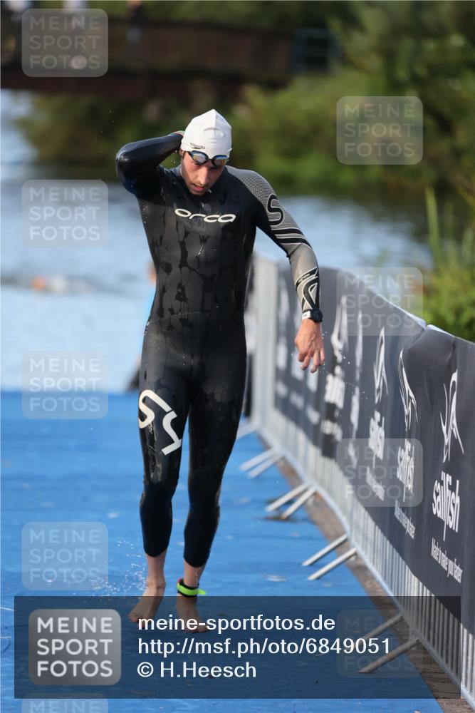 25.08.2024 - Elbe Triathlon Hamburg H.Heesch http://msf.ph/oto/6849051 25.08.2024 08:55:34 Schwimmen 232 meine-sportfotos.de
