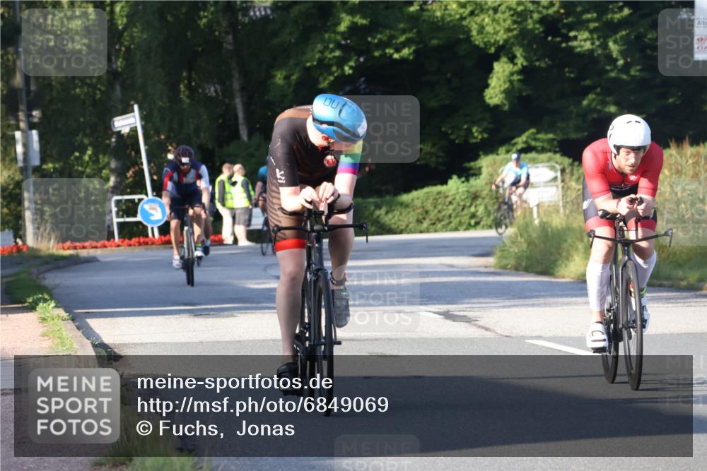 25.08.2024 - Elbe Triathlon Hamburg Fuchs,  Jonas http://msf.ph/oto/6849069 25.08.2024 09:11:41 Radfahren 61, 293, 193, 87, 52, 157, 252 meine-sportfotos.de