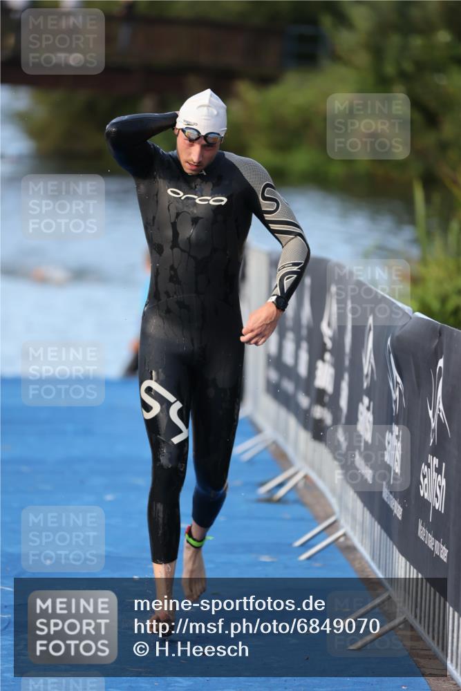 25.08.2024 - Elbe Triathlon Hamburg H.Heesch http://msf.ph/oto/6849070 25.08.2024 08:55:34 Schwimmen 232 meine-sportfotos.de