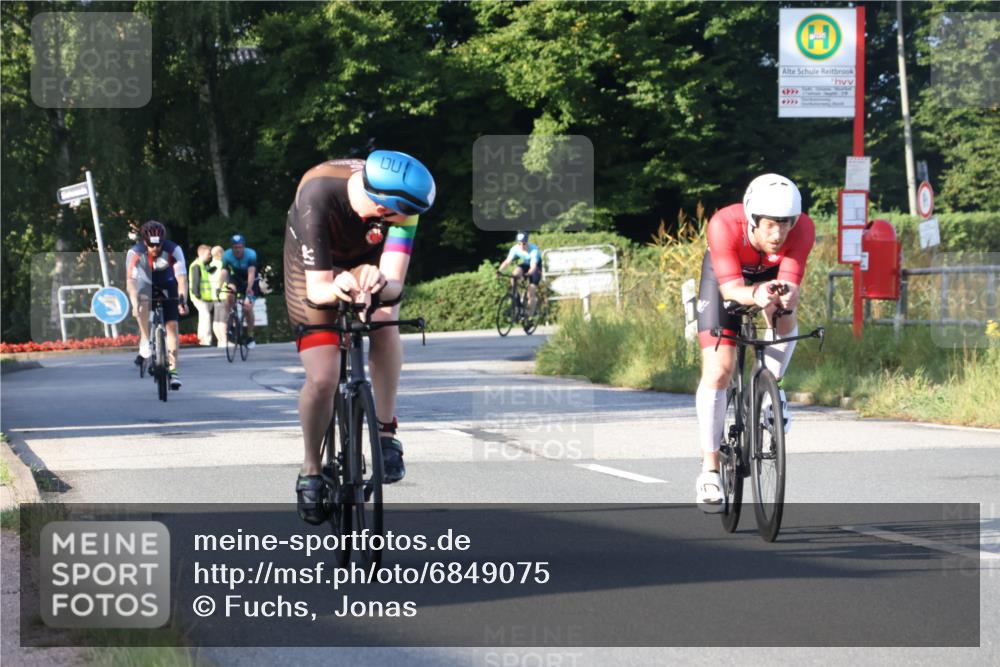 25.08.2024 - Elbe Triathlon Hamburg Fuchs,  Jonas http://msf.ph/oto/6849075 25.08.2024 09:11:41 Radfahren 61, 293, 193, 87, 52, 157, 252 meine-sportfotos.de