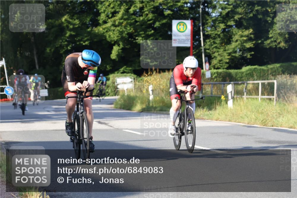 25.08.2024 - Elbe Triathlon Hamburg Fuchs,  Jonas http://msf.ph/oto/6849083 25.08.2024 09:11:41 Radfahren 61, 293, 193, 87, 52, 157, 252 meine-sportfotos.de