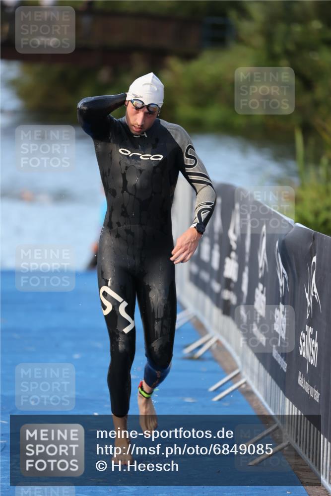 25.08.2024 - Elbe Triathlon Hamburg H.Heesch http://msf.ph/oto/6849085 25.08.2024 08:55:34 Schwimmen 232 meine-sportfotos.de