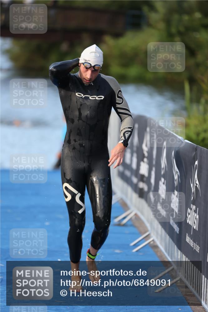 25.08.2024 - Elbe Triathlon Hamburg H.Heesch http://msf.ph/oto/6849091 25.08.2024 08:55:34 Schwimmen 232 meine-sportfotos.de