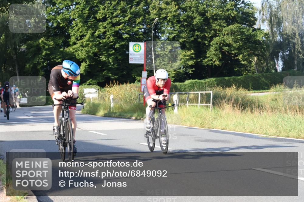 25.08.2024 - Elbe Triathlon Hamburg Fuchs,  Jonas http://msf.ph/oto/6849092 25.08.2024 09:11:41 Radfahren 61, 293, 193, 87, 52, 157, 252 meine-sportfotos.de