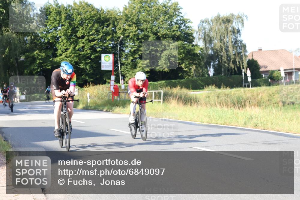 25.08.2024 - Elbe Triathlon Hamburg Fuchs,  Jonas http://msf.ph/oto/6849097 25.08.2024 09:11:41 Radfahren 61, 293, 193, 87, 52, 157, 252 meine-sportfotos.de