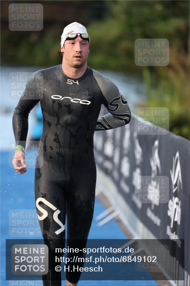 25.08.2024 - Elbe Triathlon Hamburg H.Heesch http://msf.ph/oto/6849102 25.08.2024 08:55:36 Schwimmen 232 meine-sportfotos.de