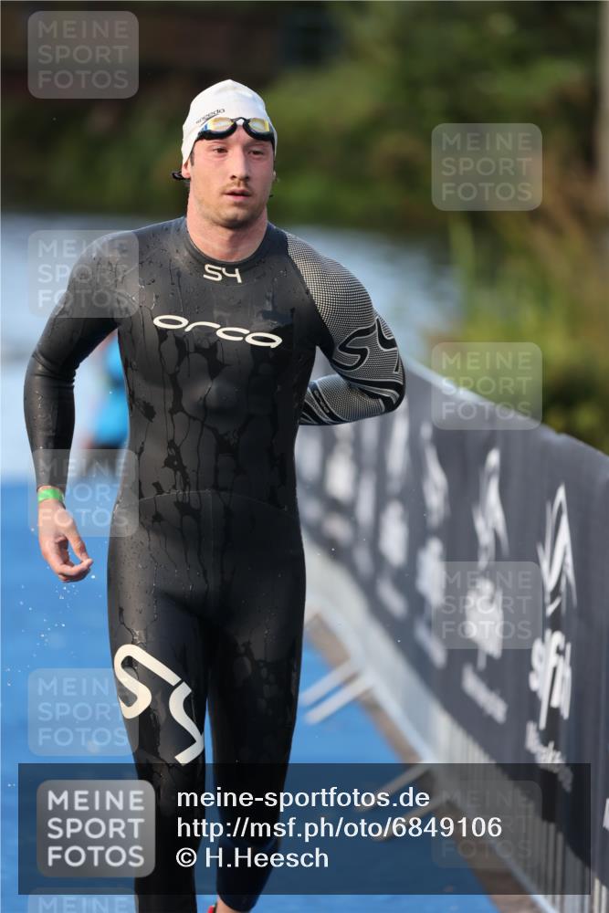 25.08.2024 - Elbe Triathlon Hamburg H.Heesch http://msf.ph/oto/6849106 25.08.2024 08:55:36 Schwimmen 232 meine-sportfotos.de