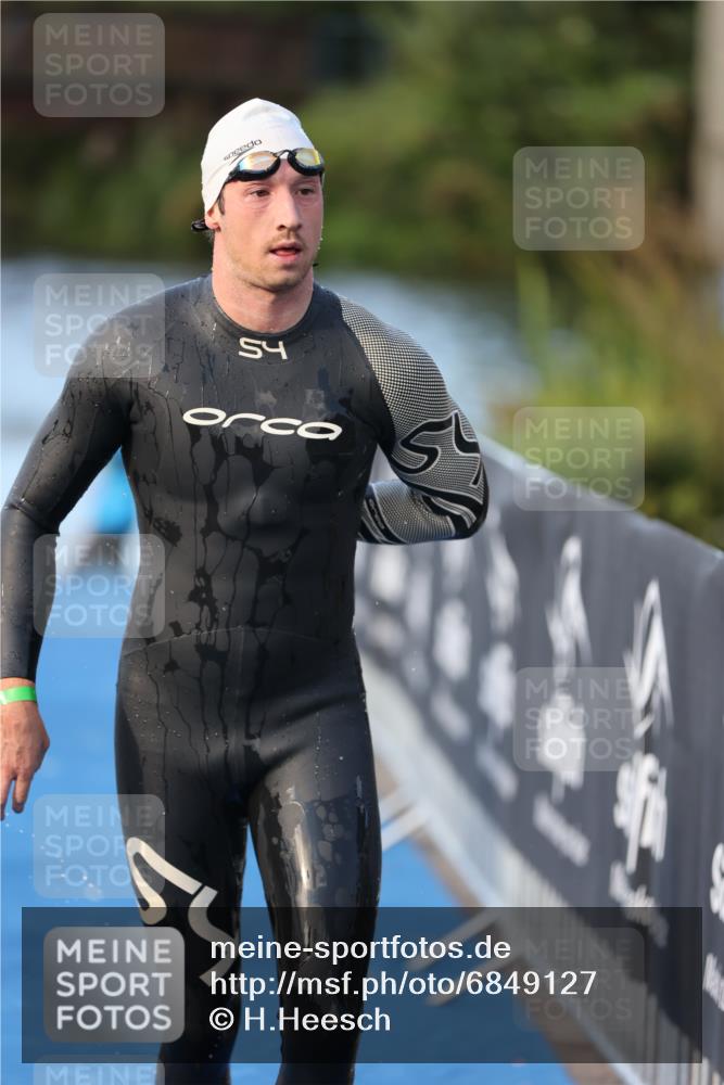 25.08.2024 - Elbe Triathlon Hamburg H.Heesch http://msf.ph/oto/6849127 25.08.2024 08:55:36 Schwimmen 232 meine-sportfotos.de