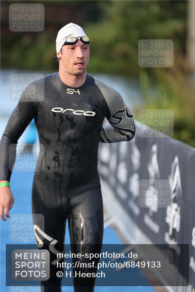 25.08.2024 - Elbe Triathlon Hamburg H.Heesch http://msf.ph/oto/6849133 25.08.2024 08:55:36 Schwimmen 232 meine-sportfotos.de